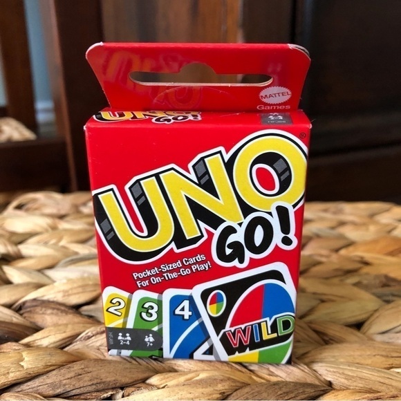 Uno Go Pocket-Size Card Game - Picture 1 of 4